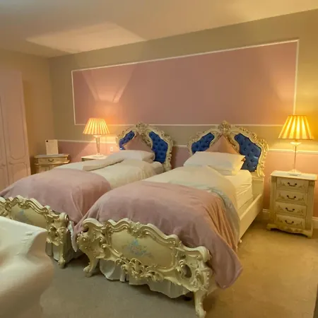Rossmanagher House بونراتي